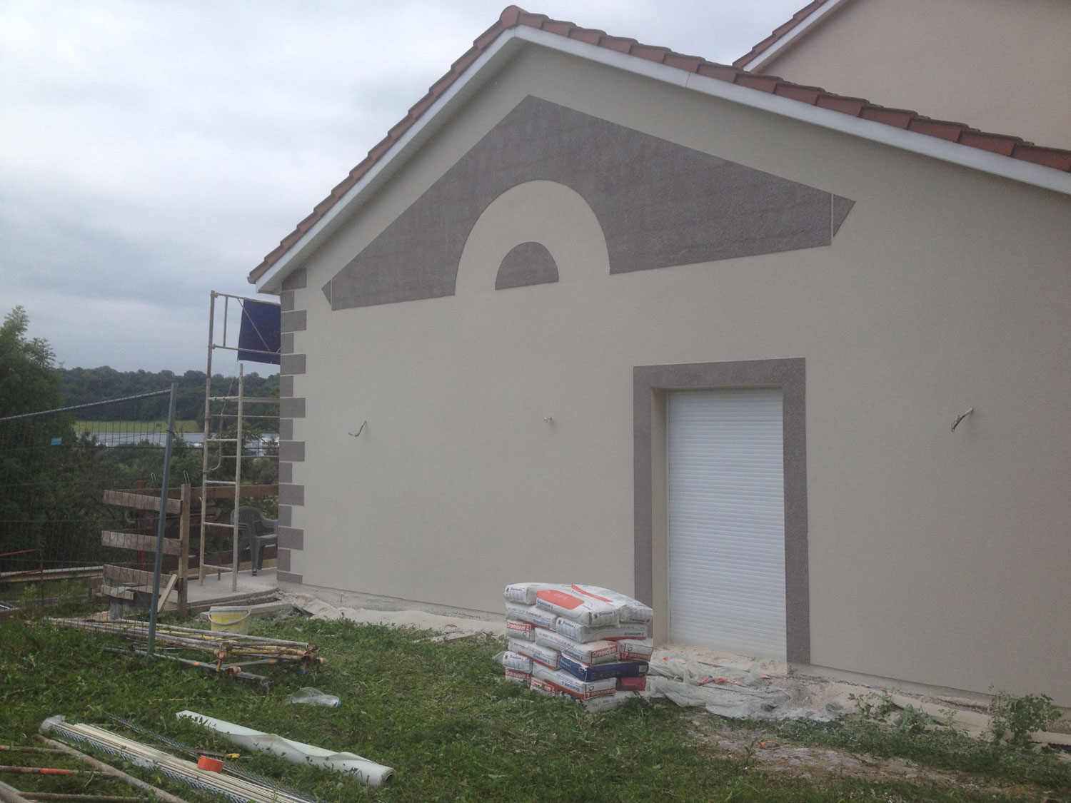 Façade pignon avec décor gratté et enduit finition à Nancy